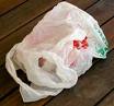 Una campaña intenta acabar con las bolsas de plástico en los mercados de Madrid
